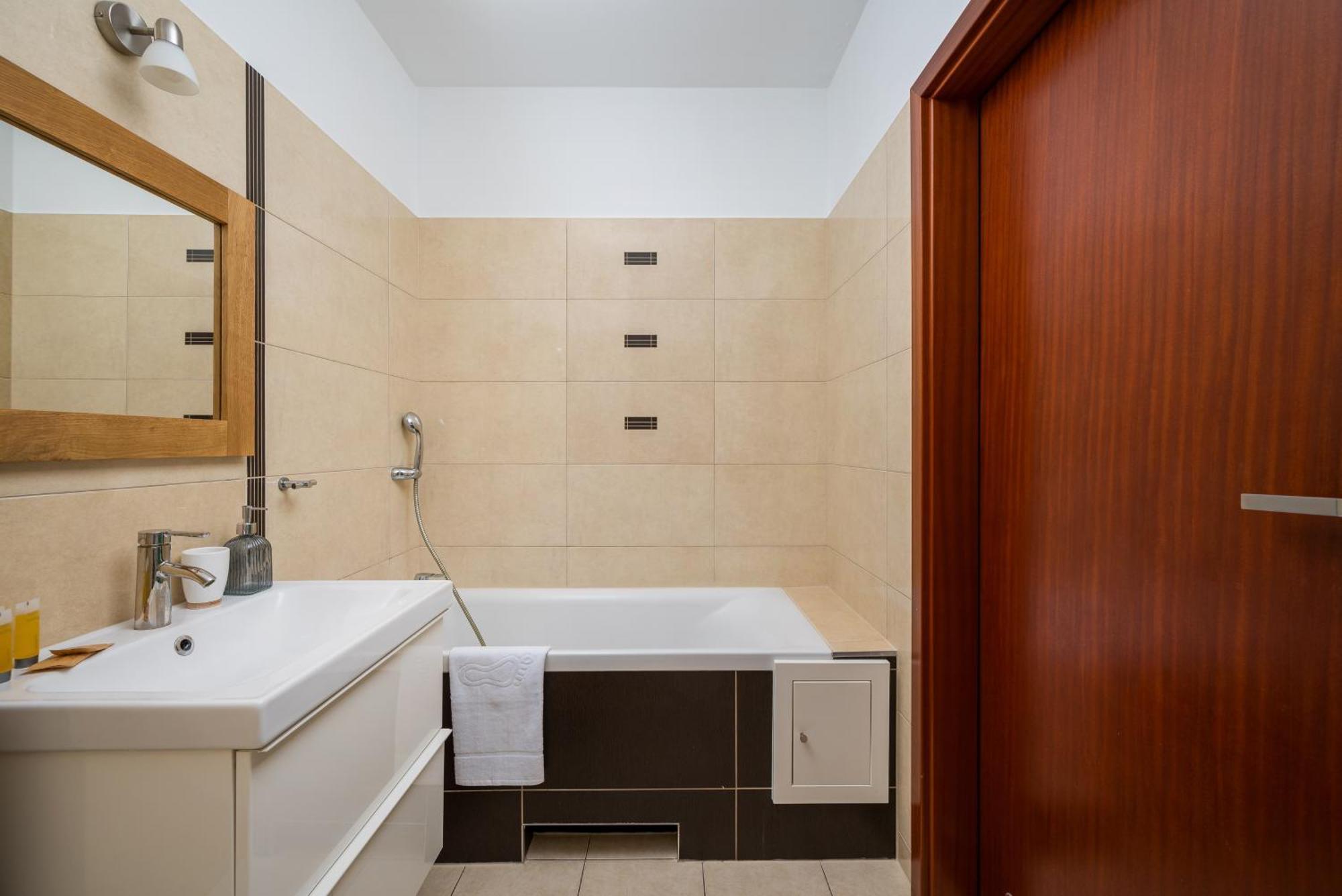 Metro Ksiecia Janusza Cosy Apartment Warschau
